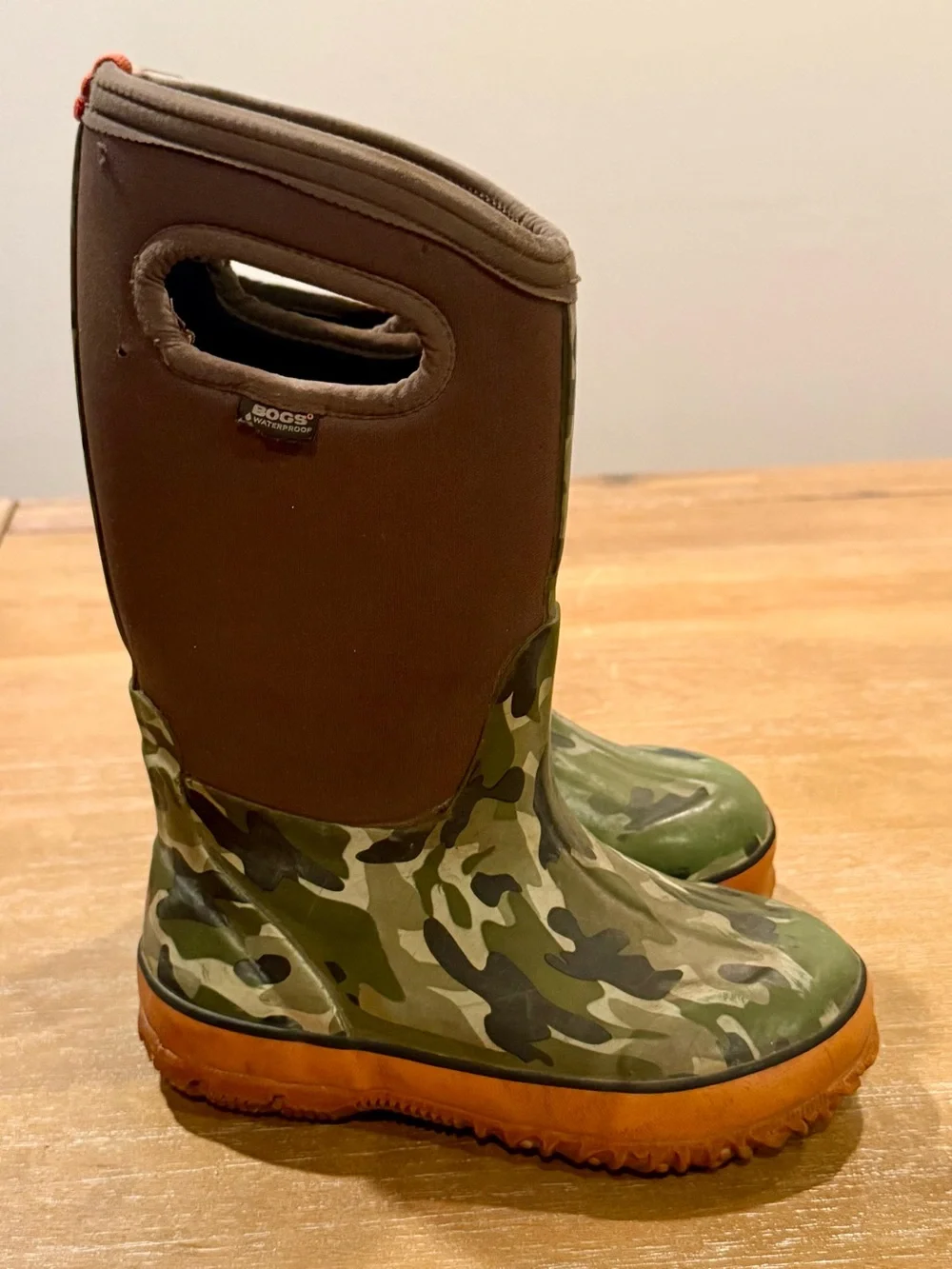 Bogs Kids Classic Boots Insulated Pull On Handle Winter Snow Camo Size 11